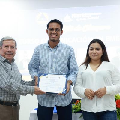 Entrega de Certificados del Curso de Comunicación en Emergencia